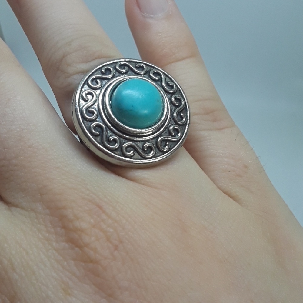 round statement ring - Picture 3 of 3